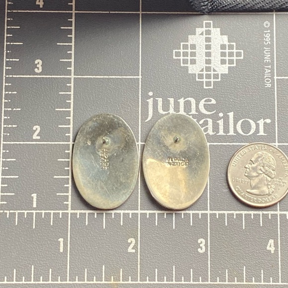 Mexico Alpaca Silver Oval Earrings with Floral Patterned Mother of Pearl Inlay - Picture 9 of 9